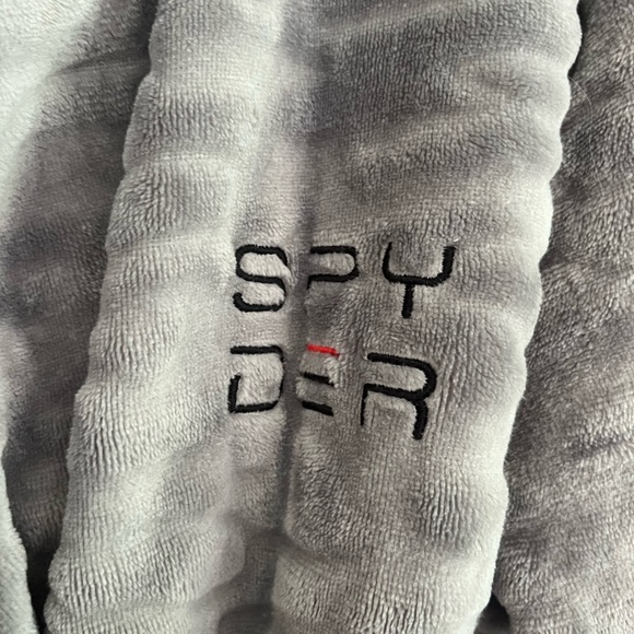 Spyder Robe - Picture 3 of 5